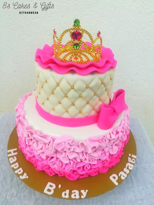 queen theme cake