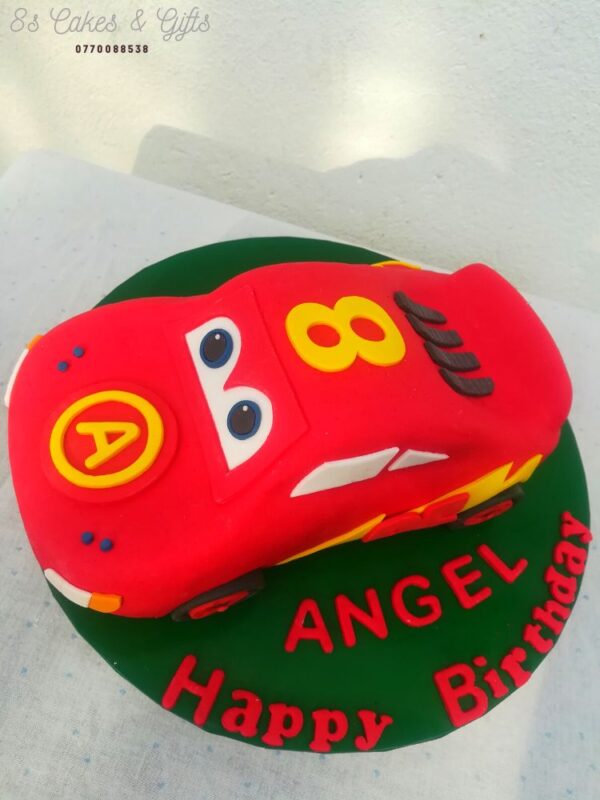 realistic McQueen Car cake