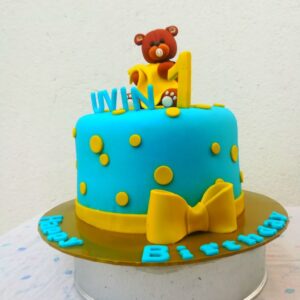 Fondant teddy bear cake